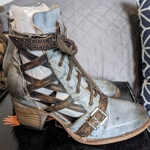 NIB Freebird Cheyenne in Ice Multi